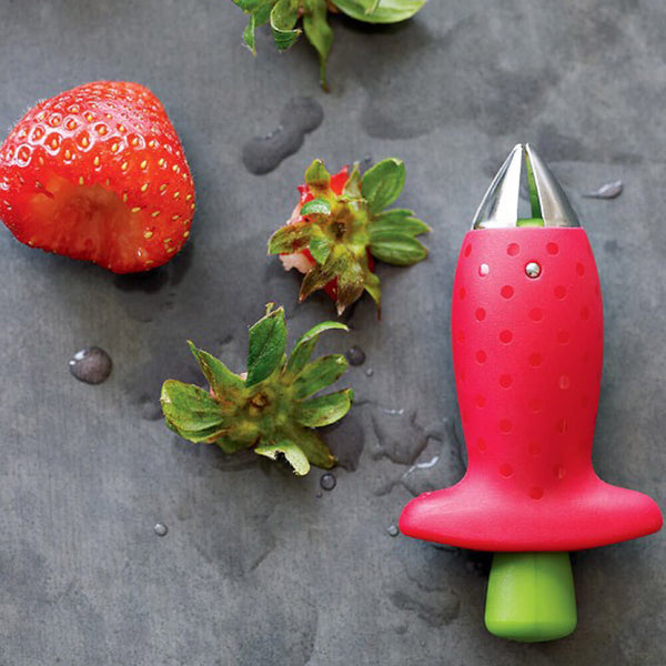 Equeuter les fraises grâce à ce gadget (en vente chez Cuisine au Top)