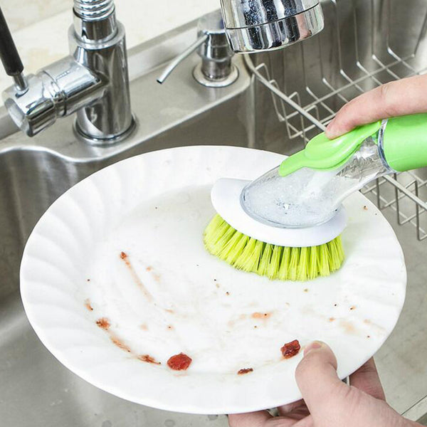 Brosse à vaisselle efficace pour nettoyer les assiettes
