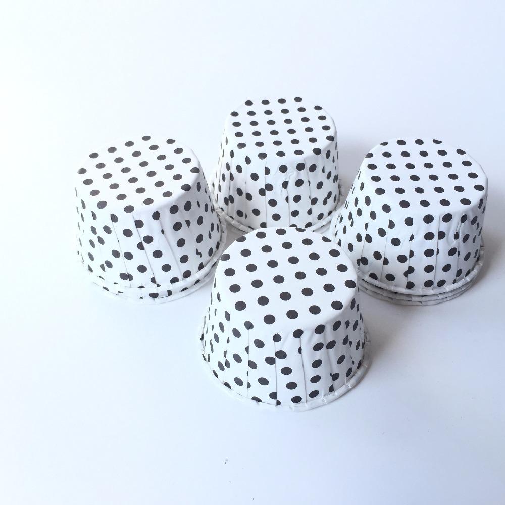 Jolies caissettes blanches à pois noirs (x50) - Pour cupcakes et muffins