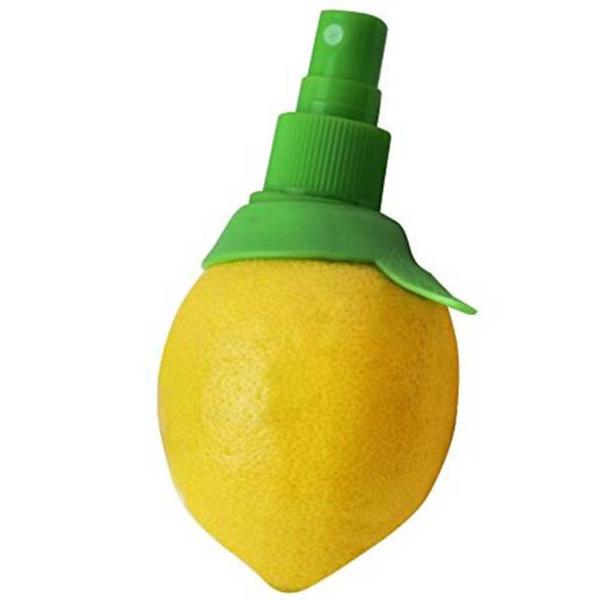 Pulvérisateur Spray Citron vissé dans un citron jaune