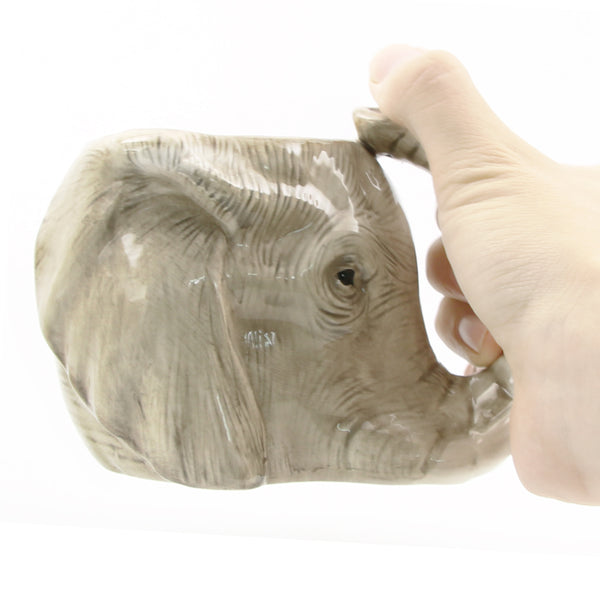 Prise en main du mug éléphant