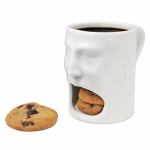 Mug blanc visage humain avec porte-biscuits intégré
