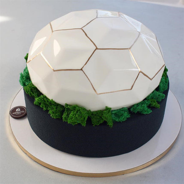 Gâteau en forme de ballon de foot - Pâtisserie artistique - Cake design
